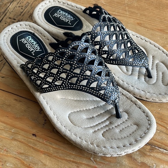 New Berkley Jensen Black Thong Wedge Slip On Sandal Chainmail Sparkle 7 - Picture 7 of 13